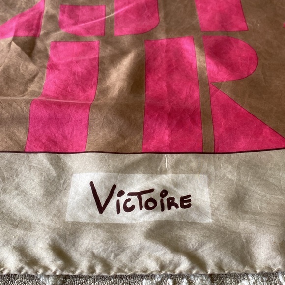Vintage Victoire Silk Scarf - Picture 2 of 6